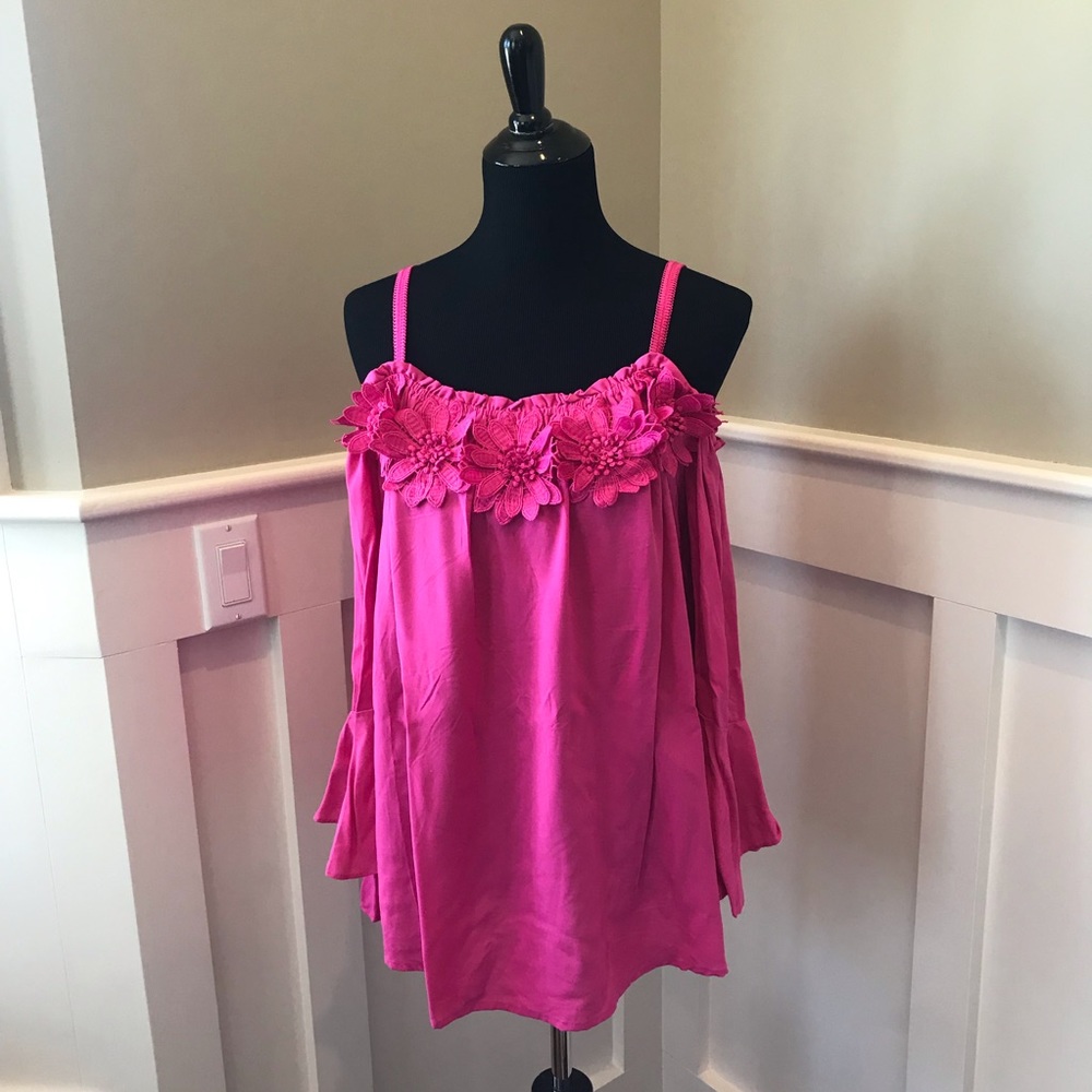 Melissa Paige Cold shoulder blouse